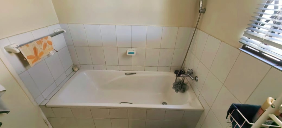 2 Bedroom Property for Sale in Dassie Rand North West